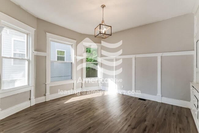 Photo - 664 S 38th St