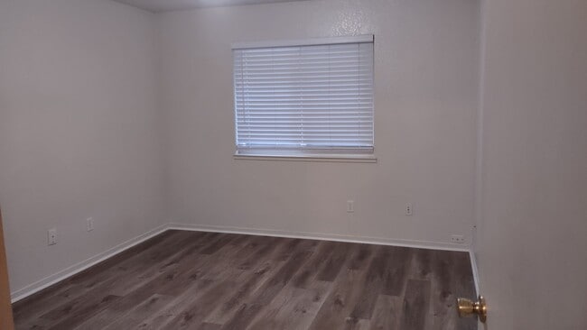 Photo - 212 Ash St