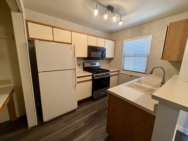 Photo - 127 Iveystone Ct
