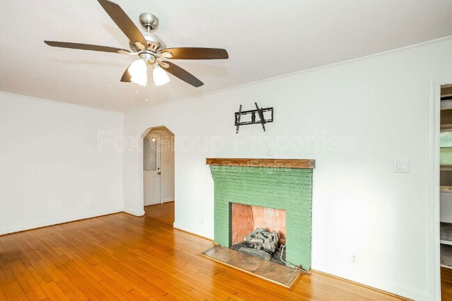 Photo - 1102 Woods Dr