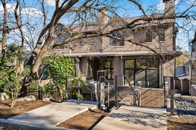 Photo - 615 Harthan St