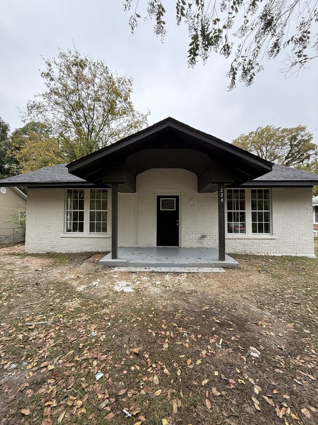 Building Photo - 226 Highland St