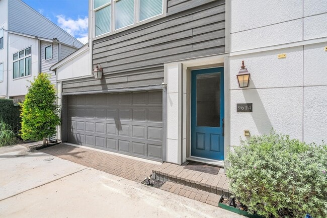Photo - 9614 Riddlewood Ln