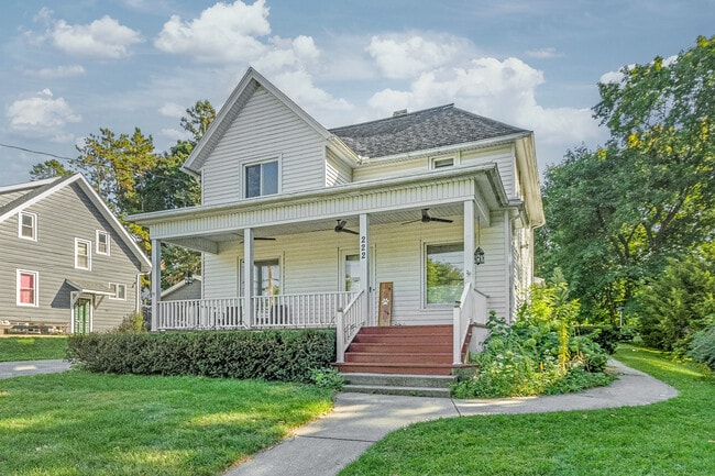 Building Photo - 222 1/2 E Ogden St Rental