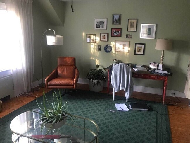 Photo - 805 E 3rd St Unit B