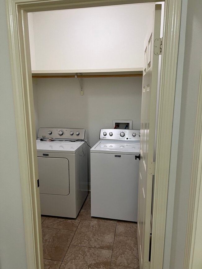 Washer and Dryer - 37140 Woodgate Ave