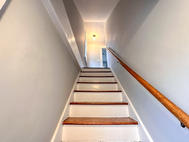 Photo - 190 School St