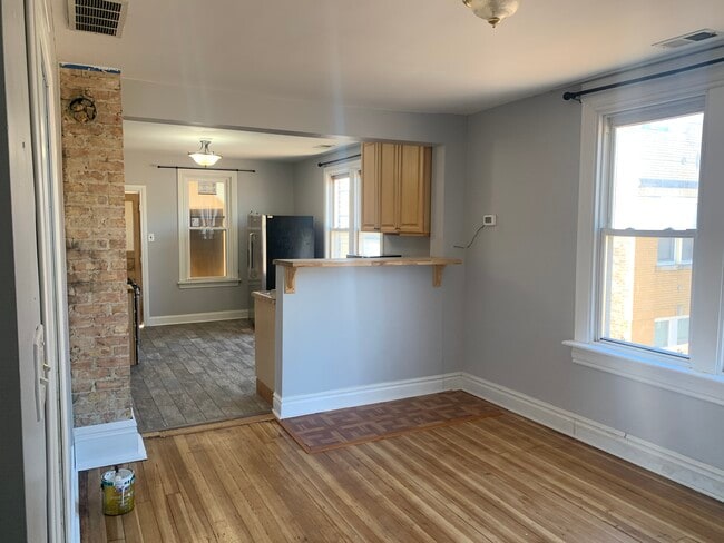 Sala de estar/comedor - 4933 W Medill Ave