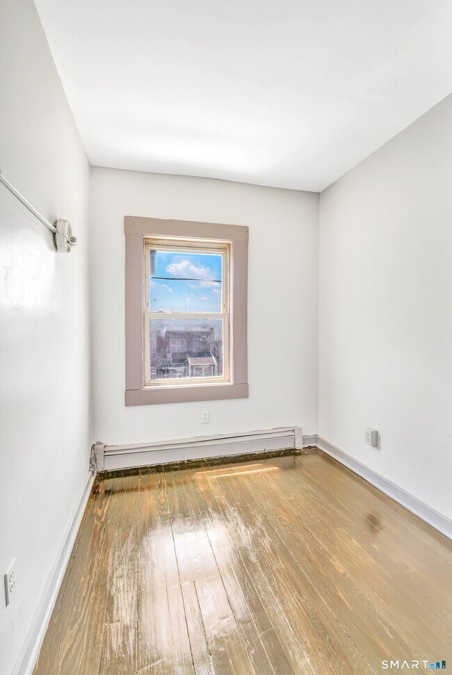 Photo - 108 Ives St