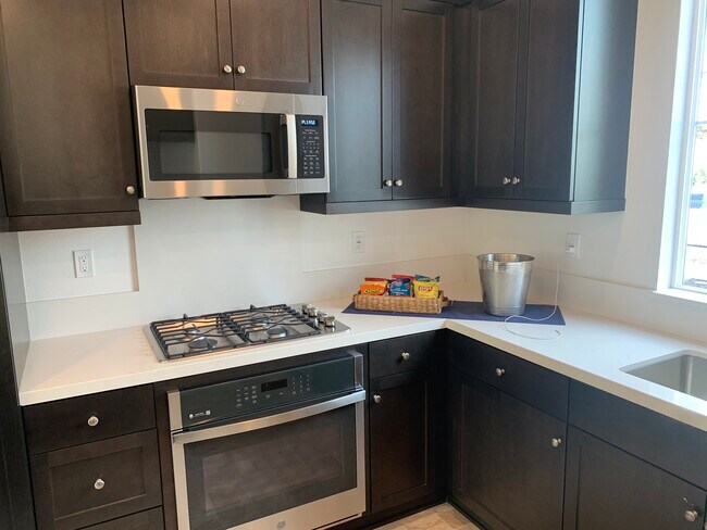 Photo - 8613 Academy St