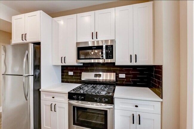 Photo - 3001 N Sawyer Ave Unit 1W