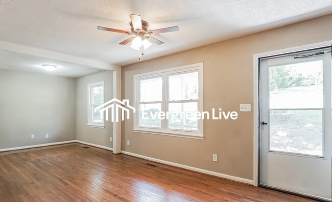 Photo - 872 Burning-Tree Trail