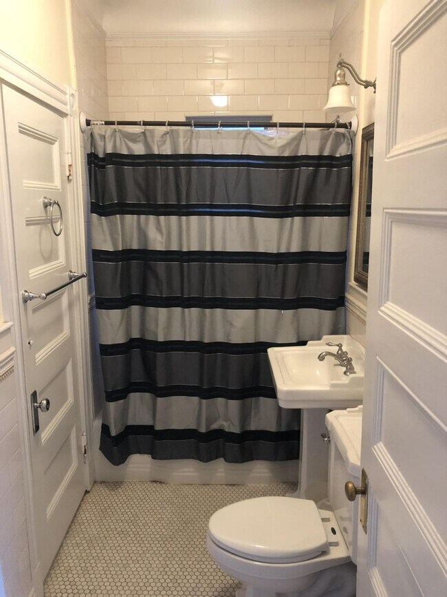 Photo - 1bed in Back Bay No broker fee!