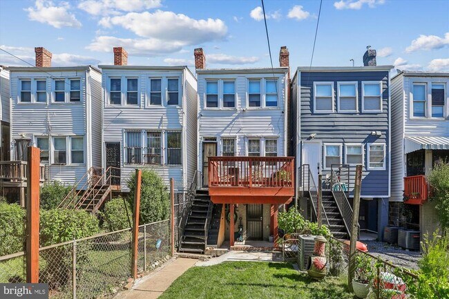 Photo - 758 19th St NE