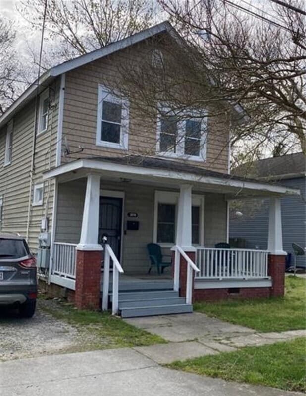 Photo - 3016 Somme Ave