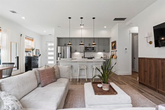 Photo - 5202 Pinemont Creek Ln