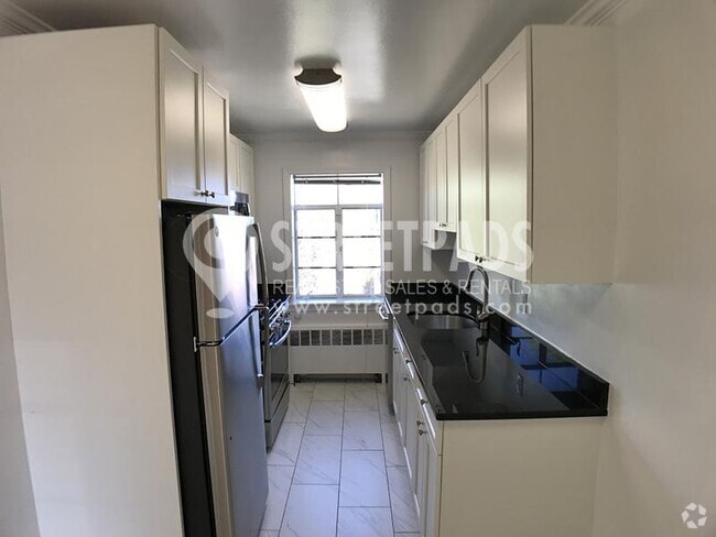 Building Photo - 1 bedroom in Brookline MA 02446 Rental
