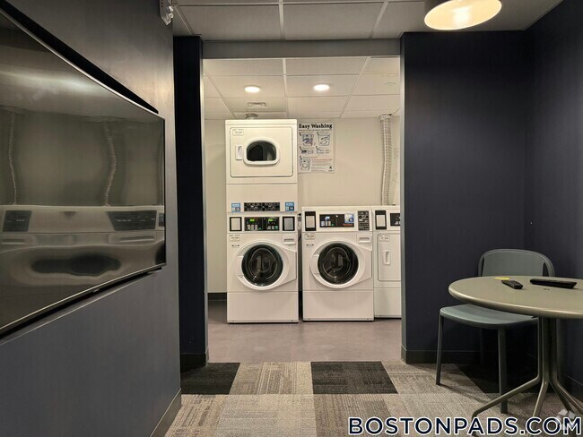 Building Photo - 100 Hemenway St Rental