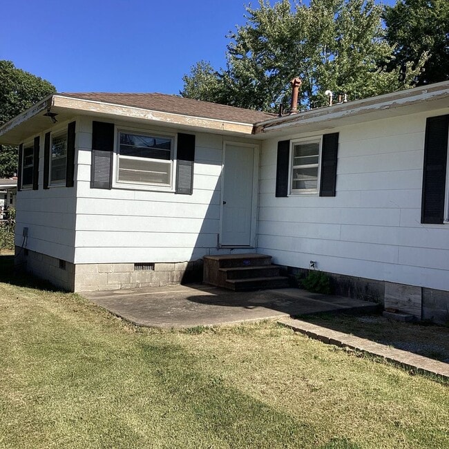 Photo - COMING SOON: CUTE 3 BEDROOM / 1 BATHROOM HOUSE IN LAMAR MO!! WITH CAR GARAGE!