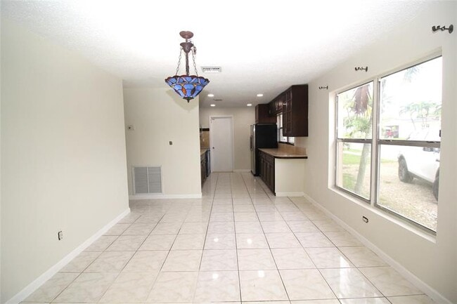 Photo - 3910 SW 61st Ave