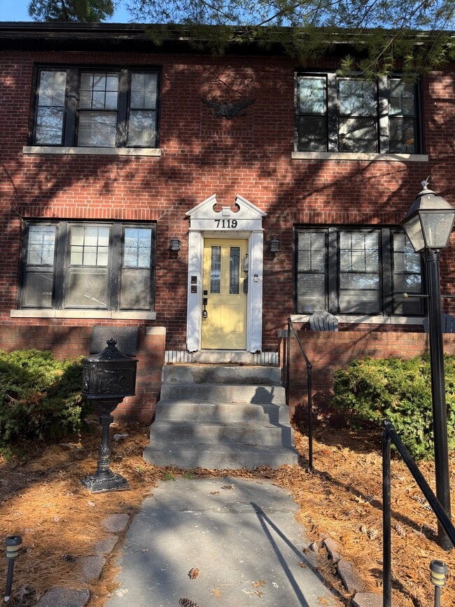 Building Photo - 7119 Amherst Ave