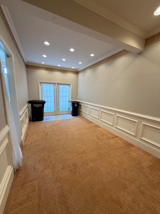 Photo - 701 Monroe Point Dr