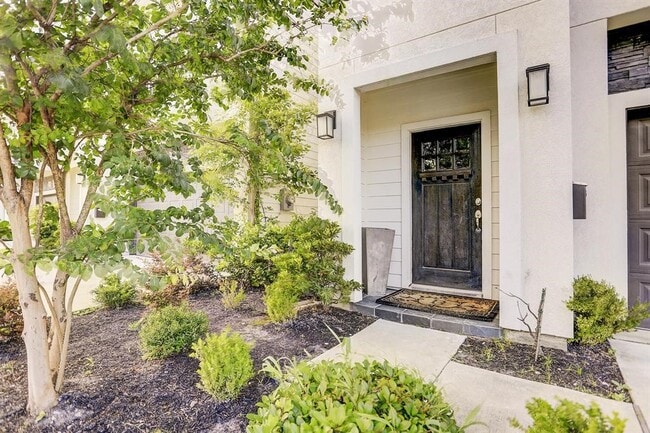 Photo - 1057 W 25th St Unit A