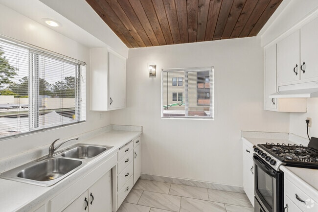 Studio - 448SF - Kitchen