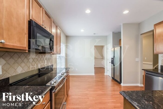 Photo - 4075 Shadetree Dr