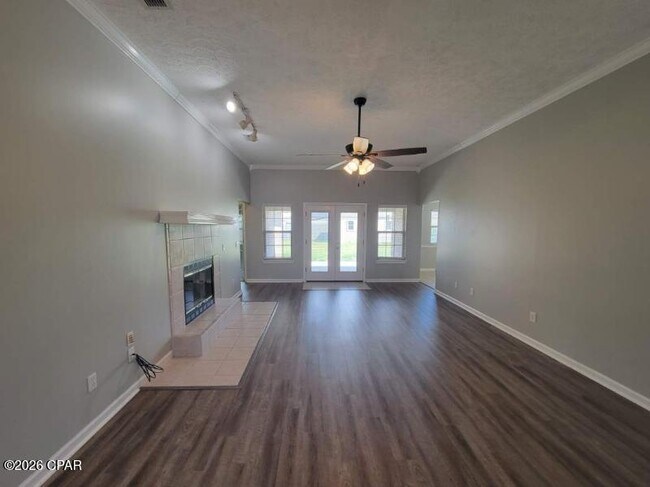 Photo - 2406 Maple Ct