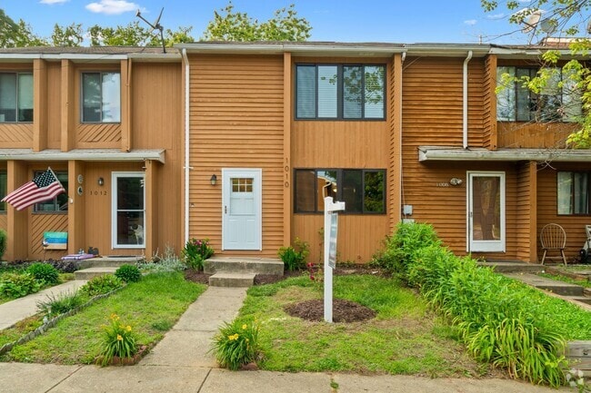 Building Photo - Broadneck Schools! Updated 3 Bedroom 3 Lev... Rental