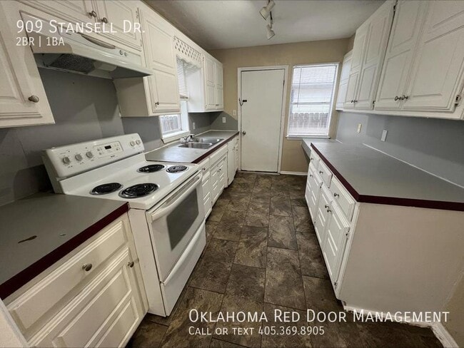 Photo - 909 Stansell Dr