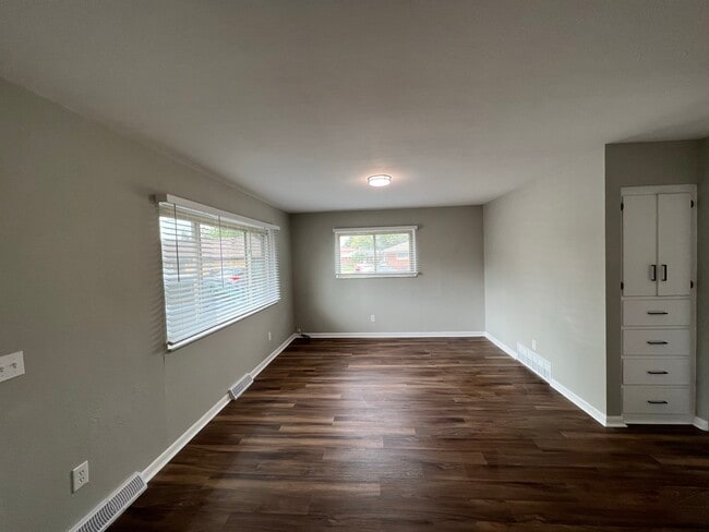 Photo - 3325 Bampton Ave Unit 4