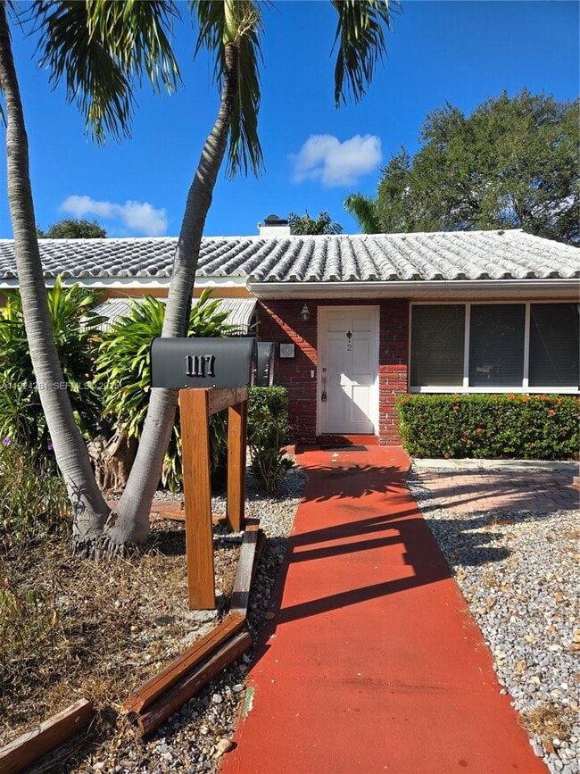 Building Photo - 1117 NE 17th Way Unit 1-3