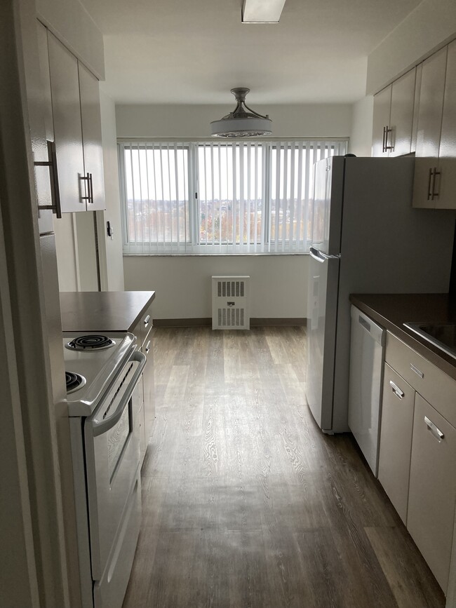 Kitchen with Breakfast Bar