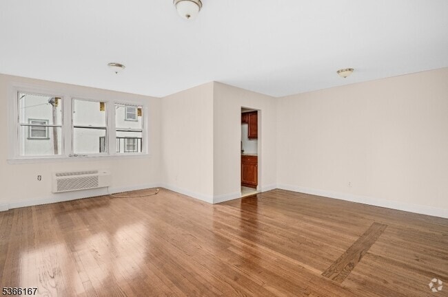 Building Photo - 372 S Washington Ave Unit 6 Rental
