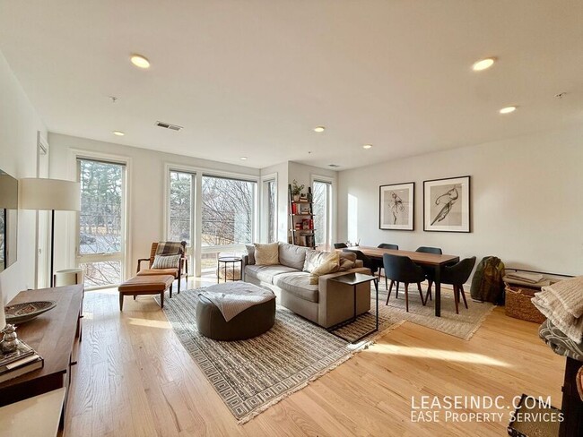 Photo - 4335 Harrison St NW Unidad #5