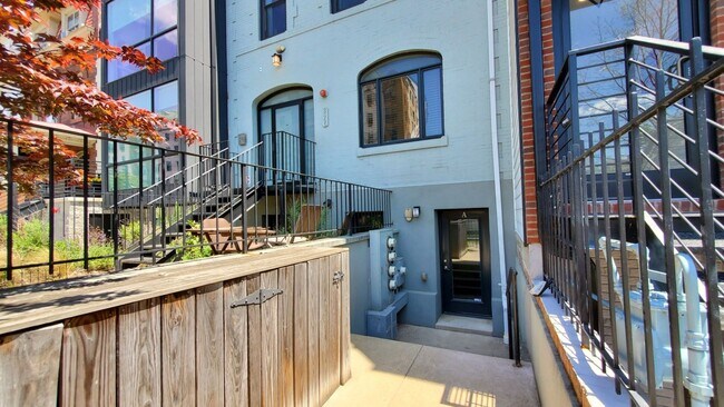 Photo - Amazing 2 Bedroom, 2 Full Bathroom 14th St Apartment with Secure Parking!