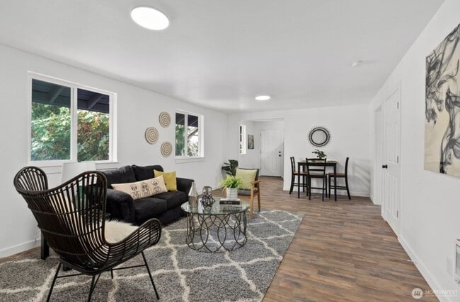 Building Photo - 114 N Gold St Unit 1