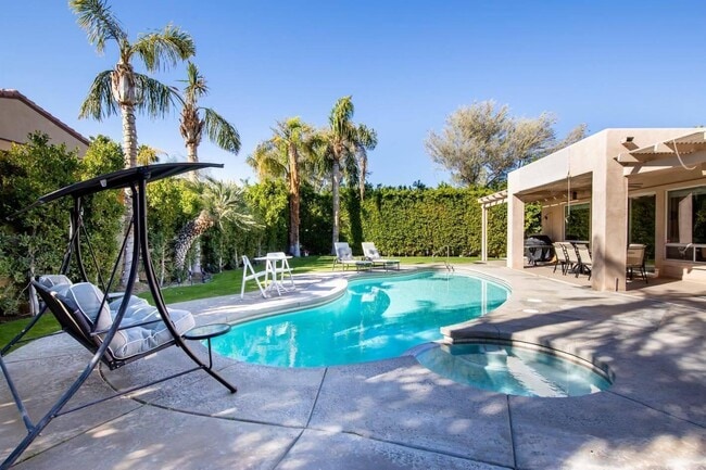 40741 Avenida Solana