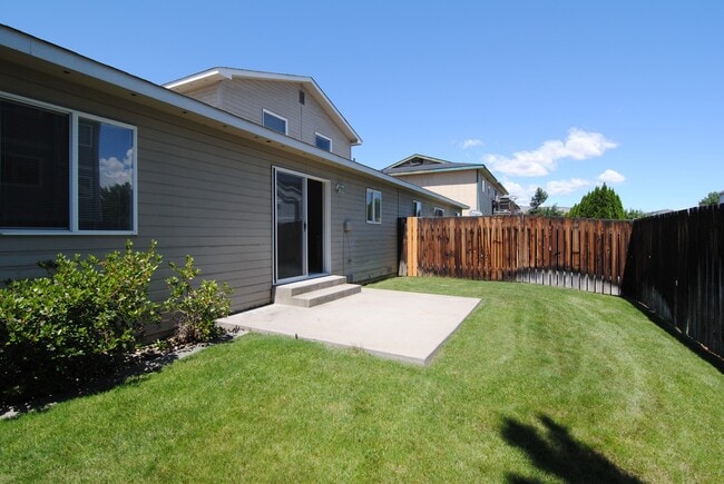 Building Photo - 1386 Brown St Unit #B