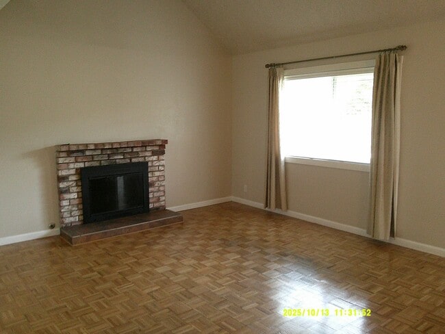 Photo - 725 Devonshire Ct