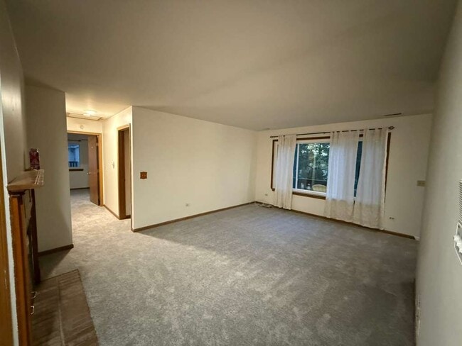 Photo - 320 Newport Ln