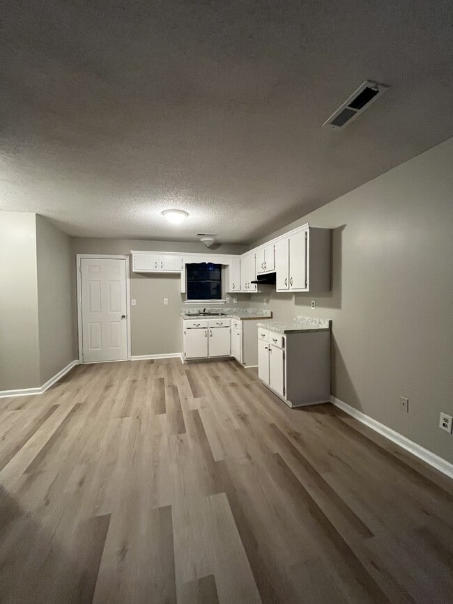 Photo - 270 N Main St