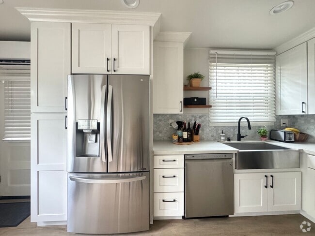 Building Photo - 630 E San Antonio Dr Unit #1 Rental
