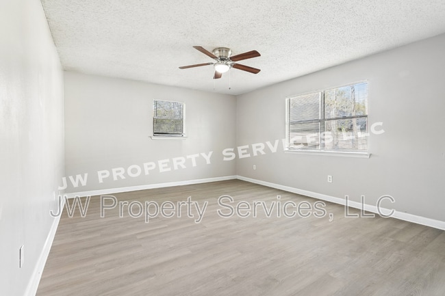 Photo - 206 Sunset Dr