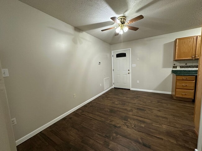 Photo - Peaceful Single-Level Living in a Charming Kodak Neighborhood
