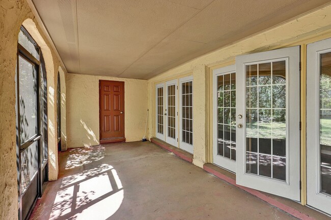 Photo - Move in ready 2 bedroom/ 1 bathroom condo!