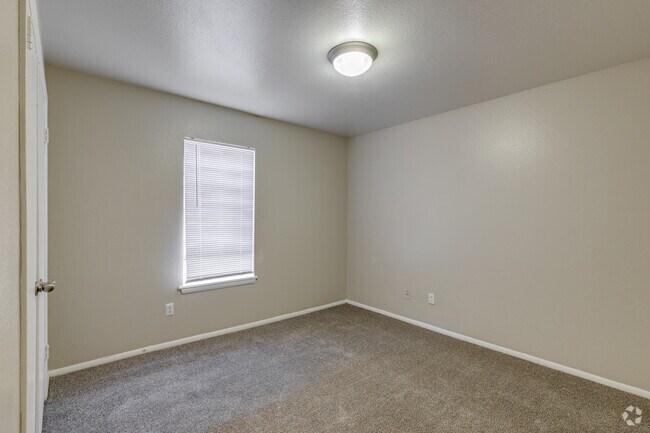 2BR, 1BA -902SF