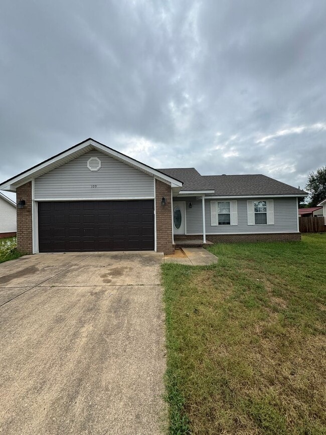 Building Photo - 3/2 In Bay Available now Rental
